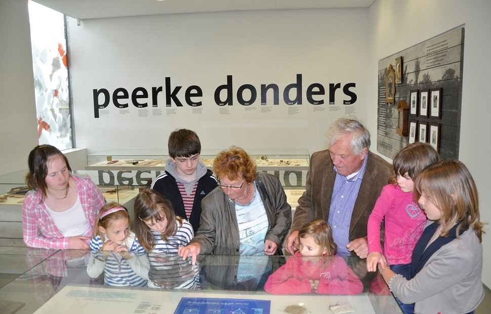 1 Spread Peerke Donders Museum Rondleiding Jan Embregts Kleinkinderen 006 23
