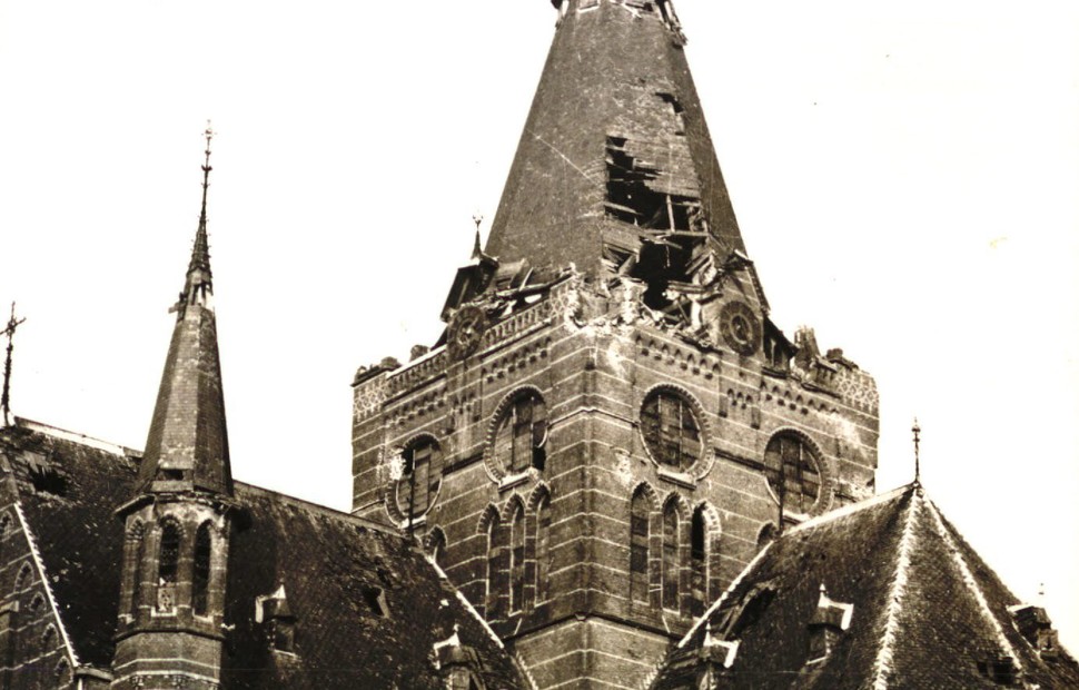 St  Petrus Bandenkerk Te Oisterwijk  Oorlogsschade Opgelopen Bij De Bevrijding In 1944  Fotograaf Onbekend Collectie Regionaal Archief Tilburg 800054