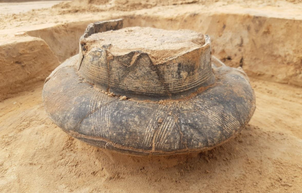 Grafurn gevonden in prehistorisch grafveld in Berkel-Enschot. (Bron: AWN, afd. 24)
