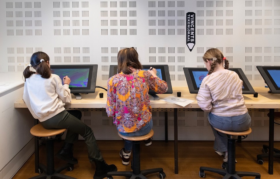 Digitaal Tekenen In Vincents Tekenlokaal Foto Maria Van Der Heyden